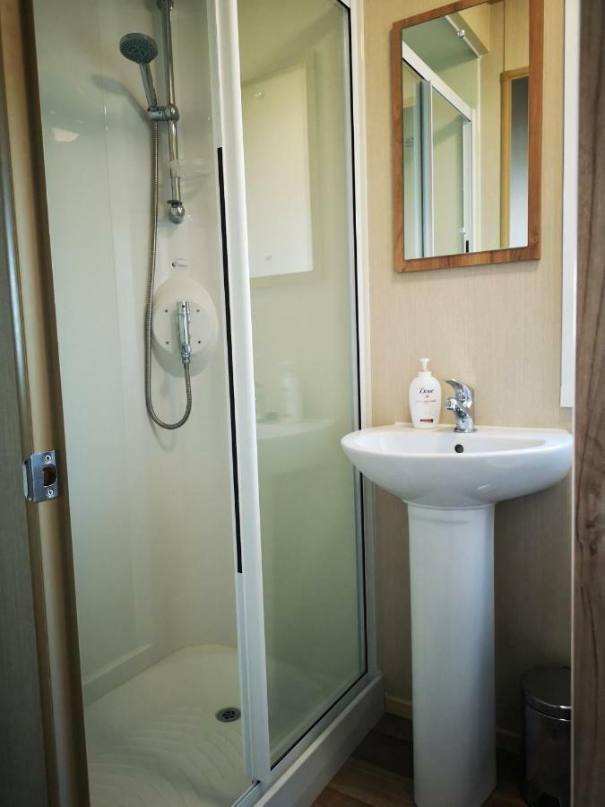 Villa Pebble Bay Retreat Milford on Sea Exterior foto